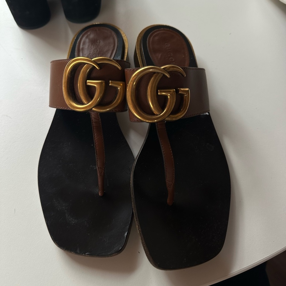Gucci Double G Leather Thong Sandals